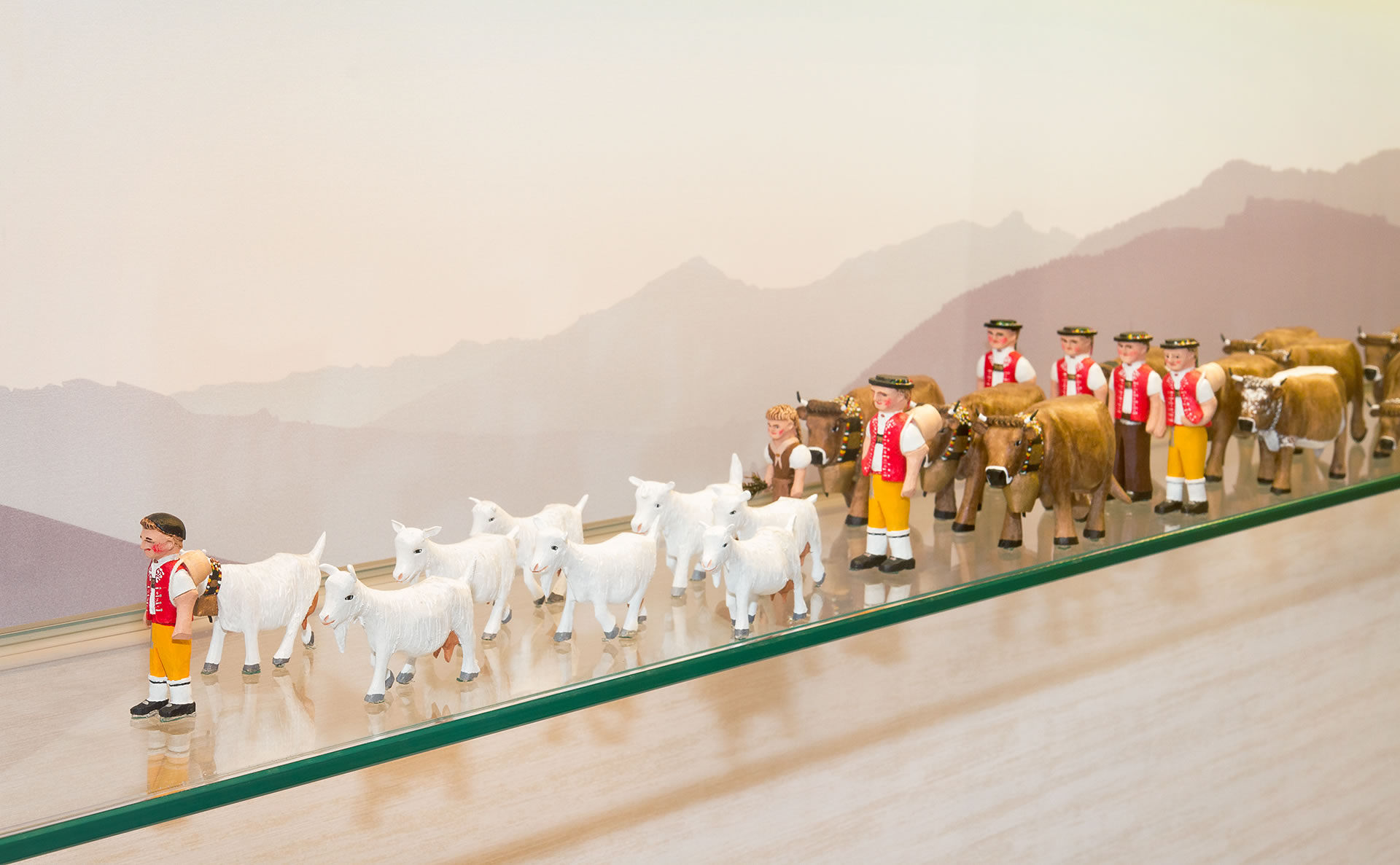 Innenarchitektur – Glasvitrine Alpaufzug