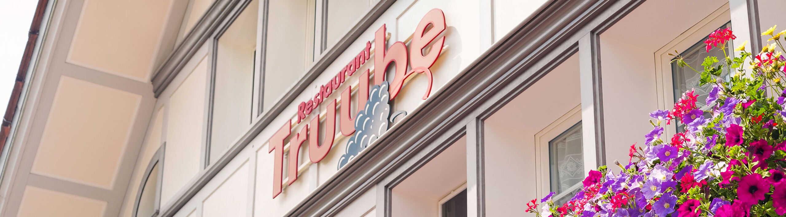 Truube Gais – Gebäudebeschriftung