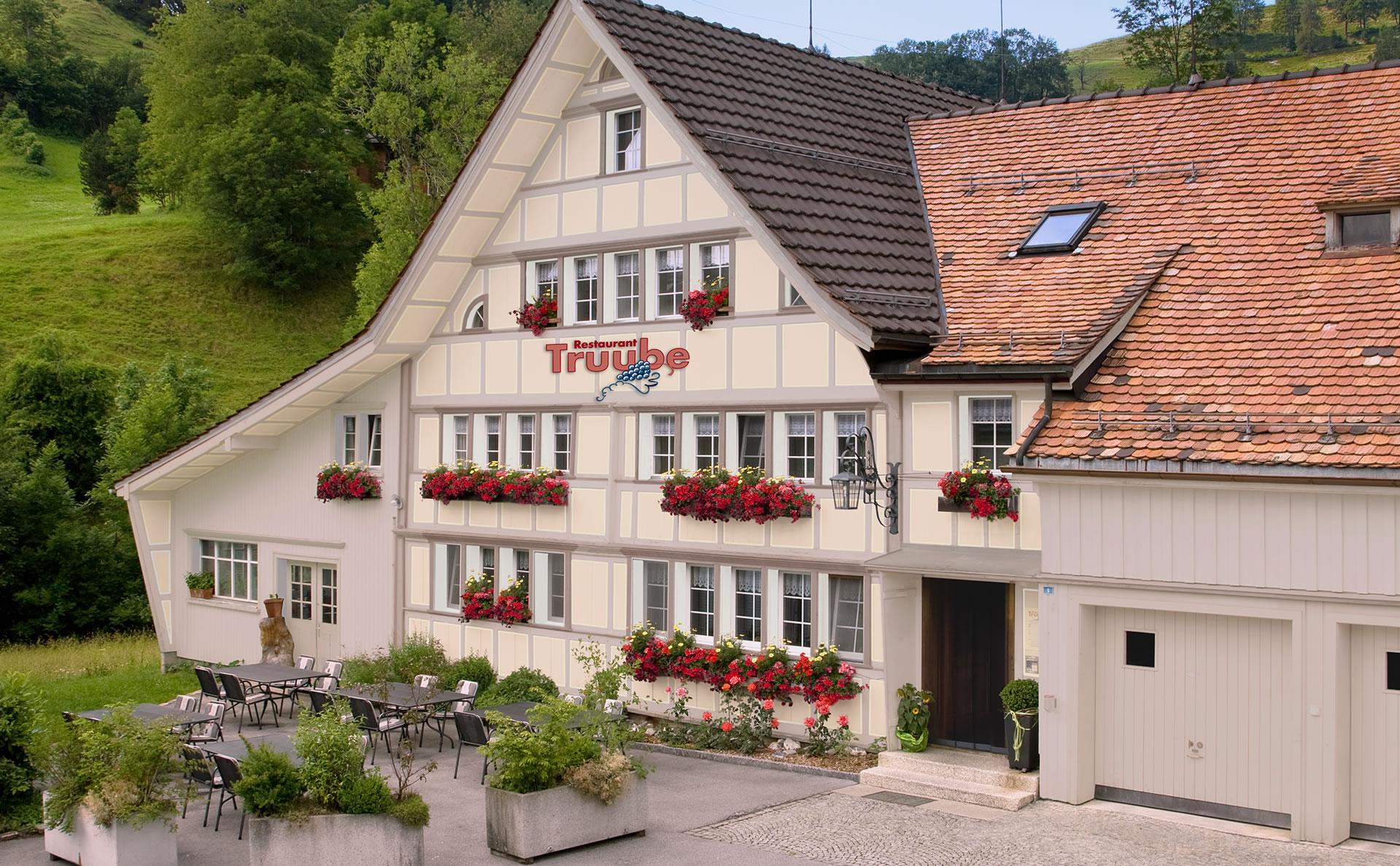 Truube Farbdesign Gebäudebeschriftung